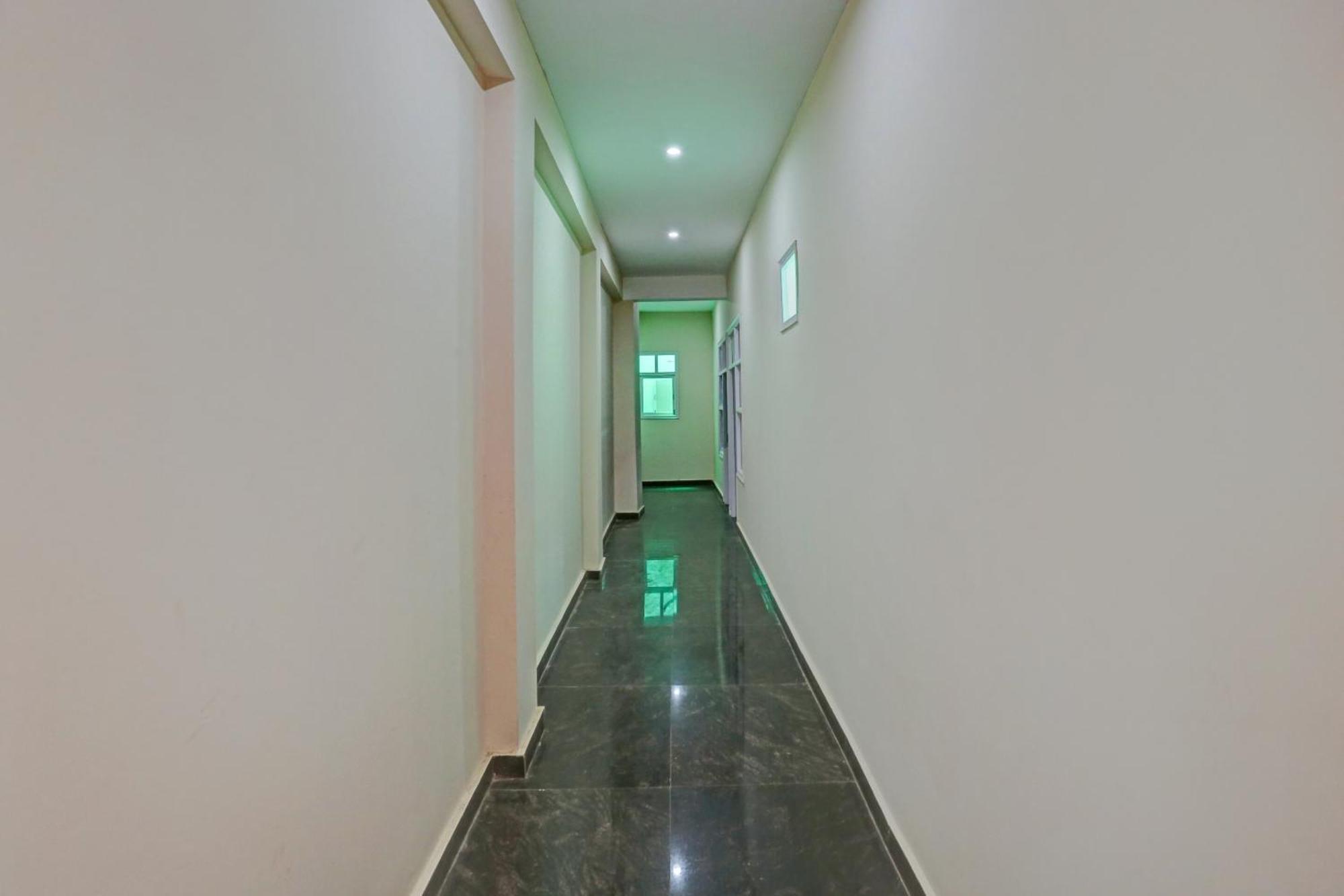 Hotel O Arya Residency Gurgáon Kültér fotó